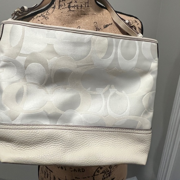 💯 Authentic Coach Handbag - Picture 7 of 9